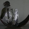 femme lune sculpture acier